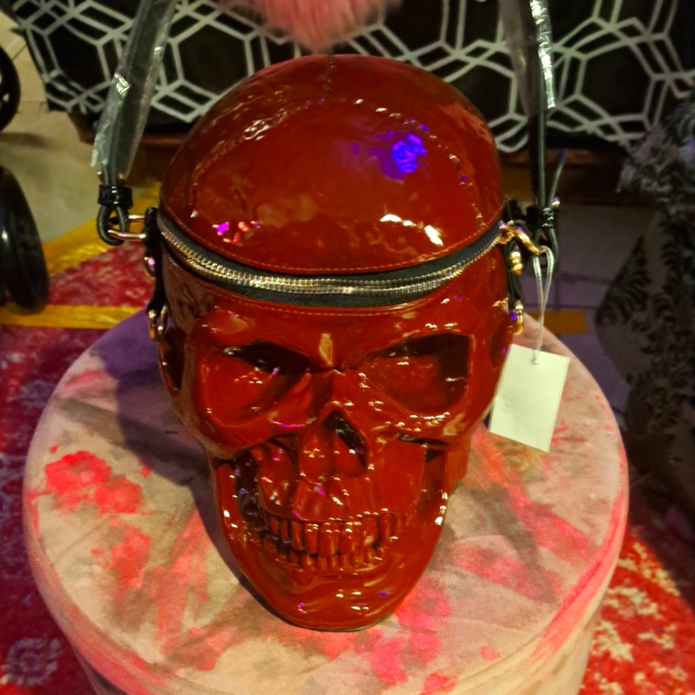 Incredibly detailed sculptural skull bag